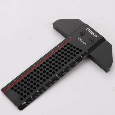 Règles en T avec trous de marquage